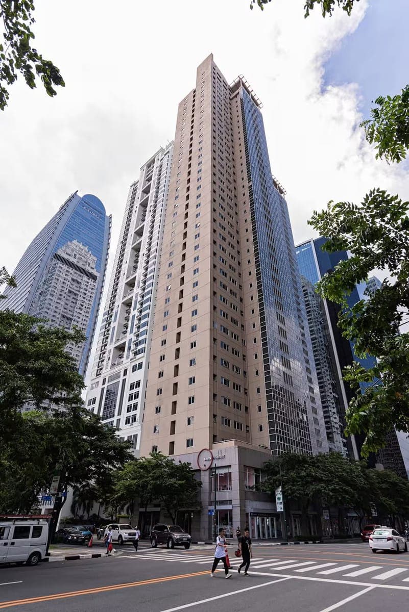 ## 🏙️ FOR LEASE/RENT | Stylish 2BR/2BA Condo in BGC – Fully Furnished | Move-In Ready - photo 2