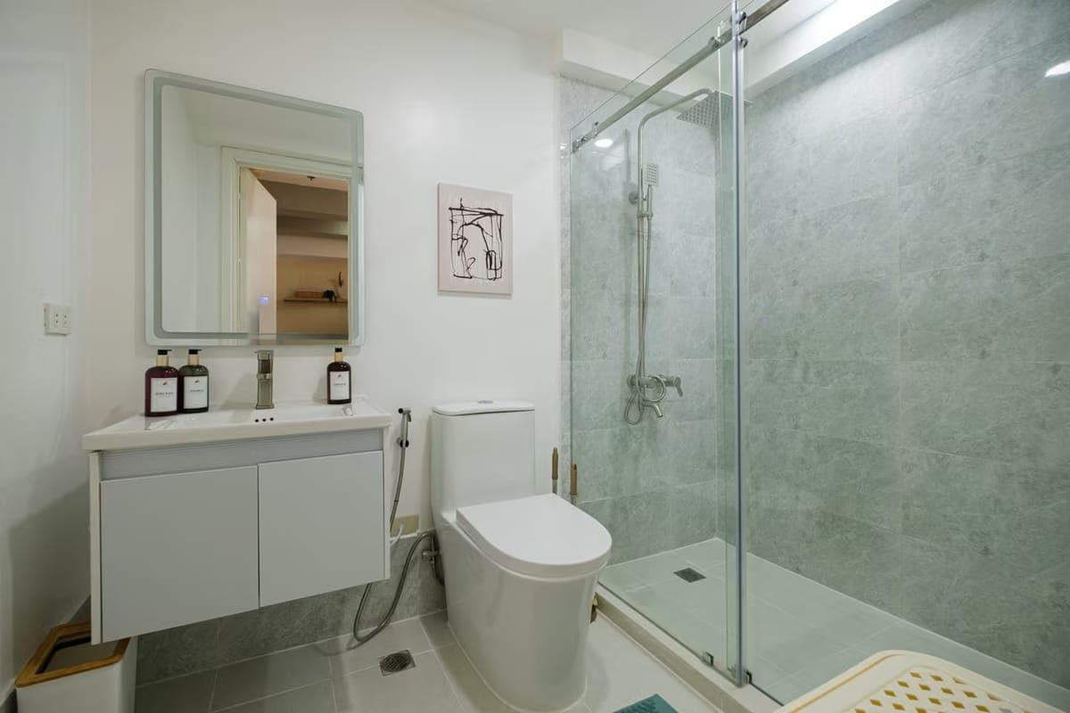 ## 🏙️ FOR LEASE/RENT | Stylish 2BR/2BA Condo in BGC – Fully Furnished | Move-In Ready - photo 5