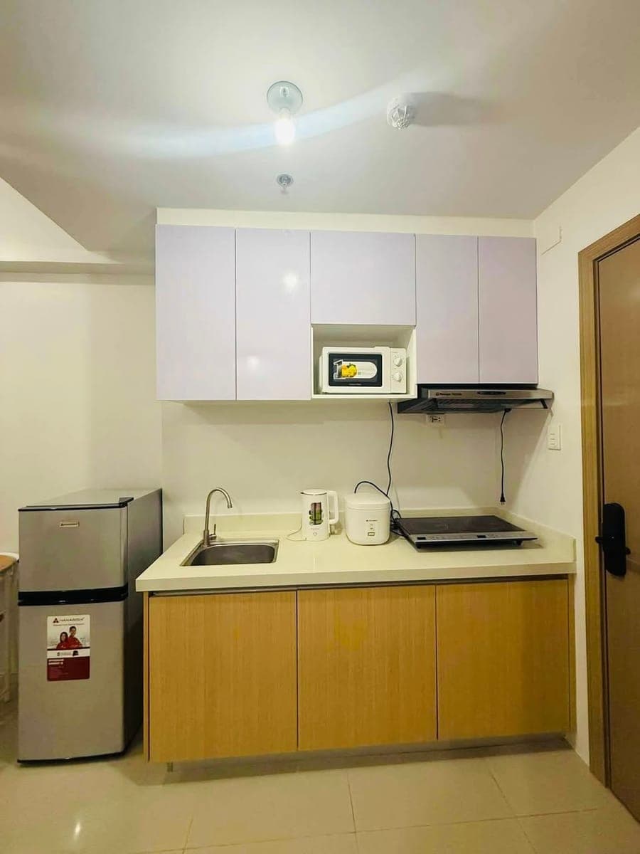 My 1 Bedroom Fully Furnished Condo is now Available for Immediate Move in. - photo 1