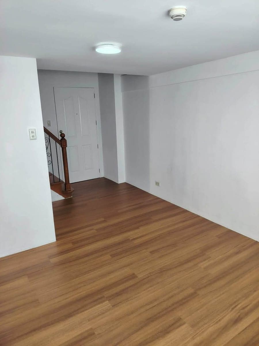 🏡✨ FOR RENT: Spacious 2-Bedroom Loft in Quezon City! ✨🏡 - photo 3