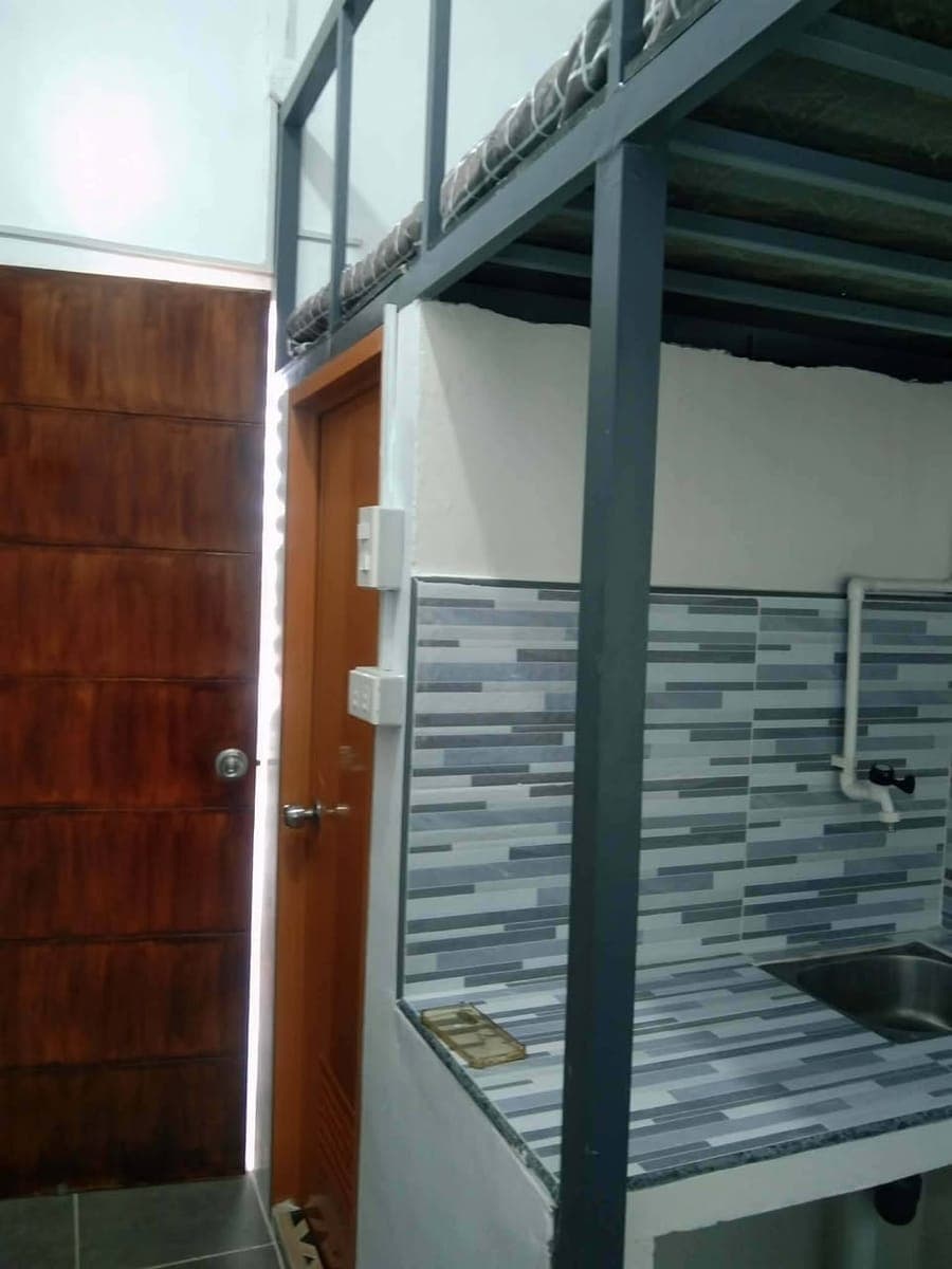 🏠 YOUR Bachelor's pad for rent - photo 2