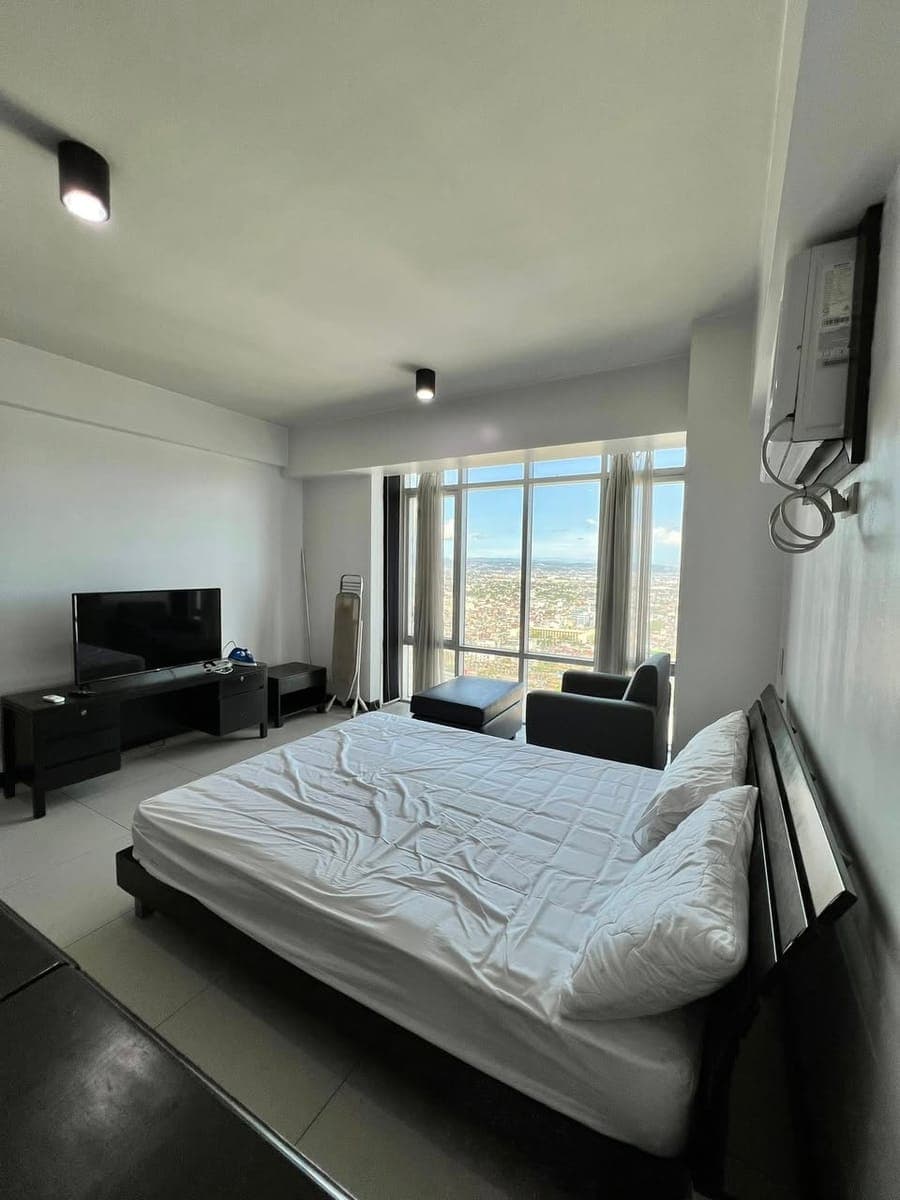 For Lease - photo 3