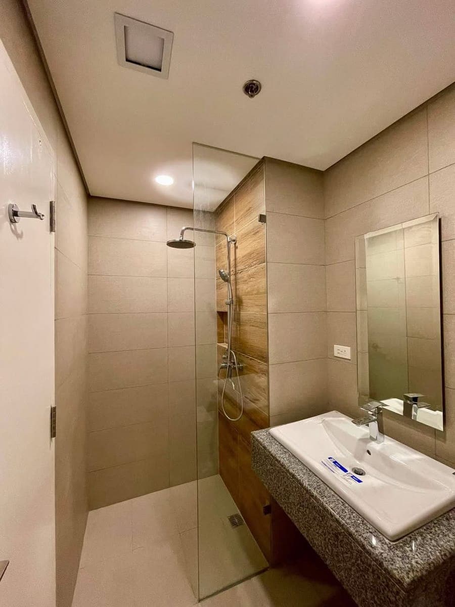 For Lease - photo 2
