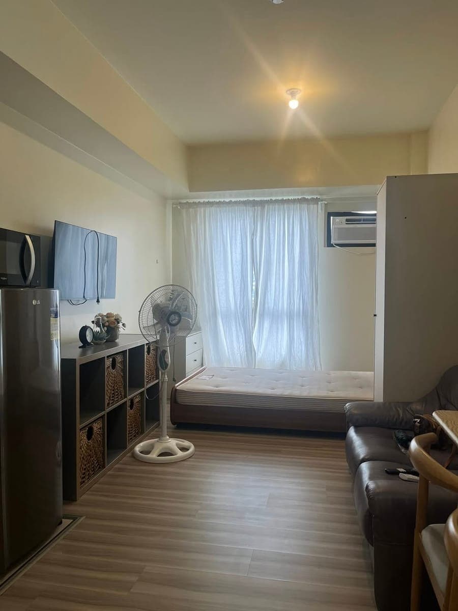 For Lease - photo 1