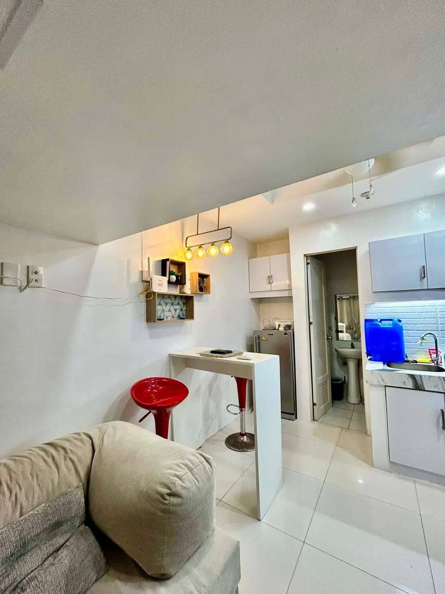 Pet Friendly Studio unit with Balcony FOR RENT - photo 1