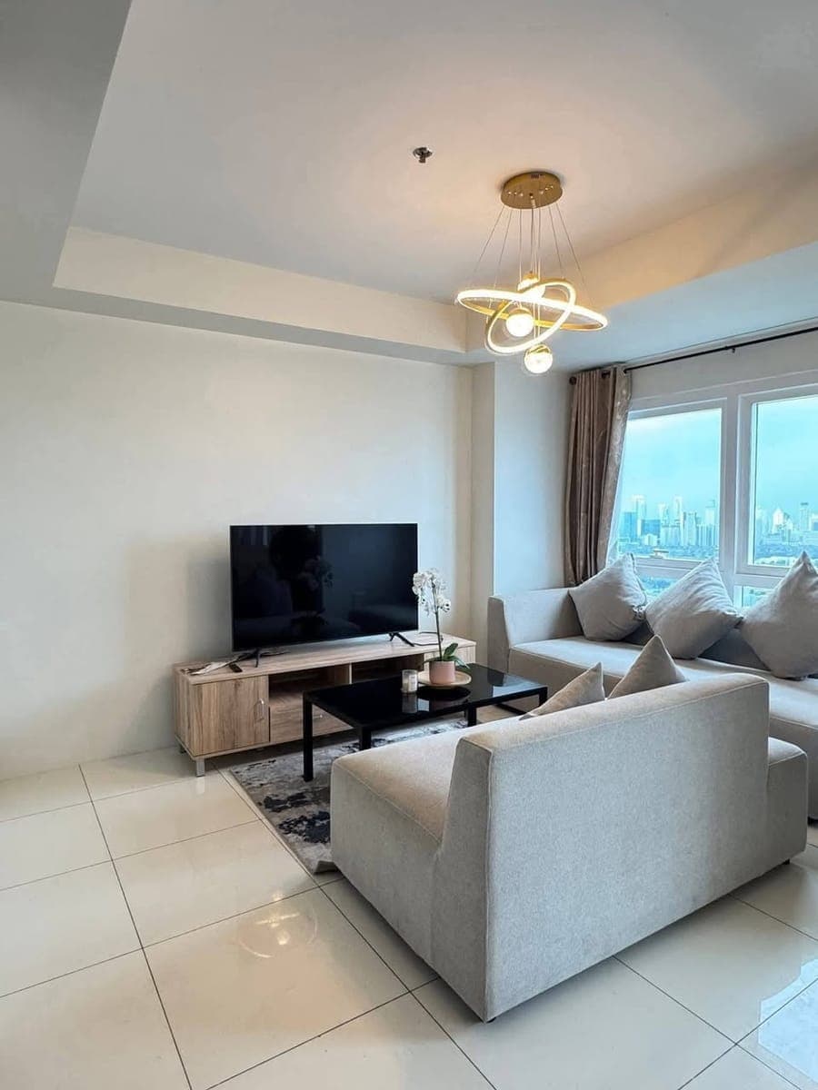 FOR RENT | 3BR Top Floor Unit - photo 4