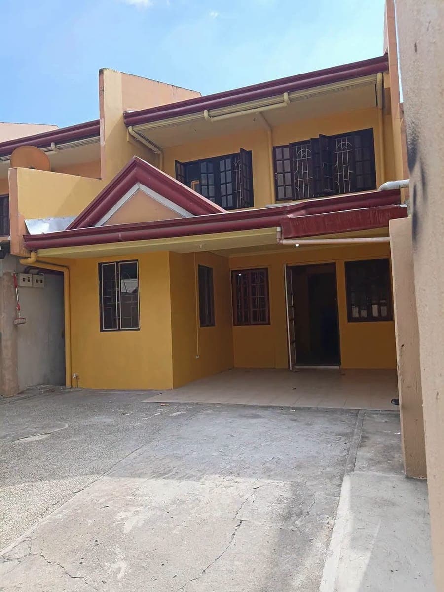 🏡 FOR RENT – Newly Renovated Townhouse 🏡 - photo 1