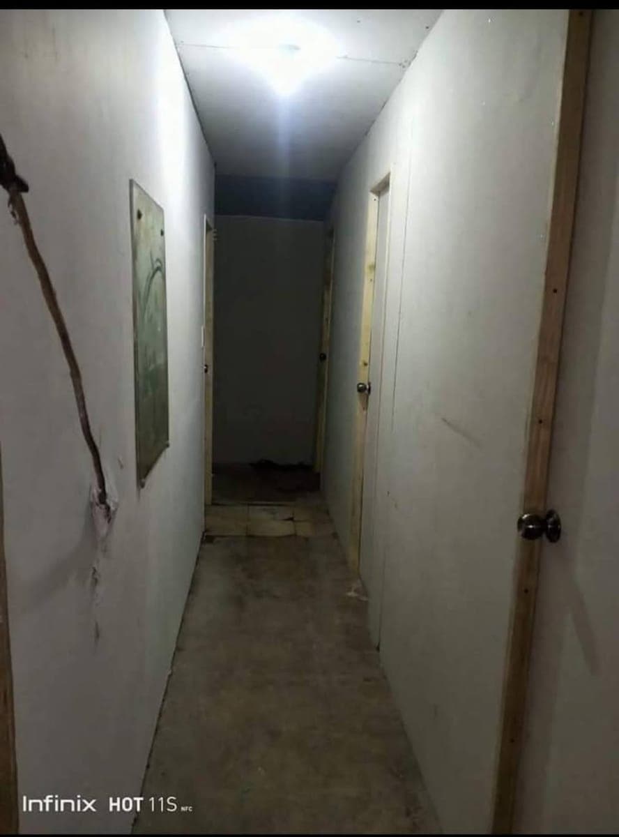 * ROOM FOR RENT * - photo 3