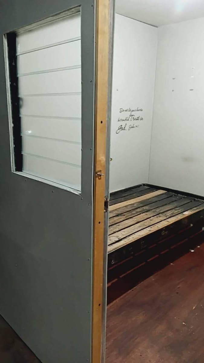 * ROOM FOR RENT * - photo 5