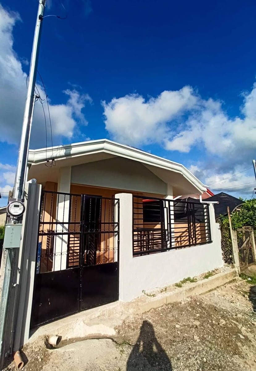 Embrace simple & affordable living with this well-maintained 1 bedroom house & lot, located in the s... - photo 1