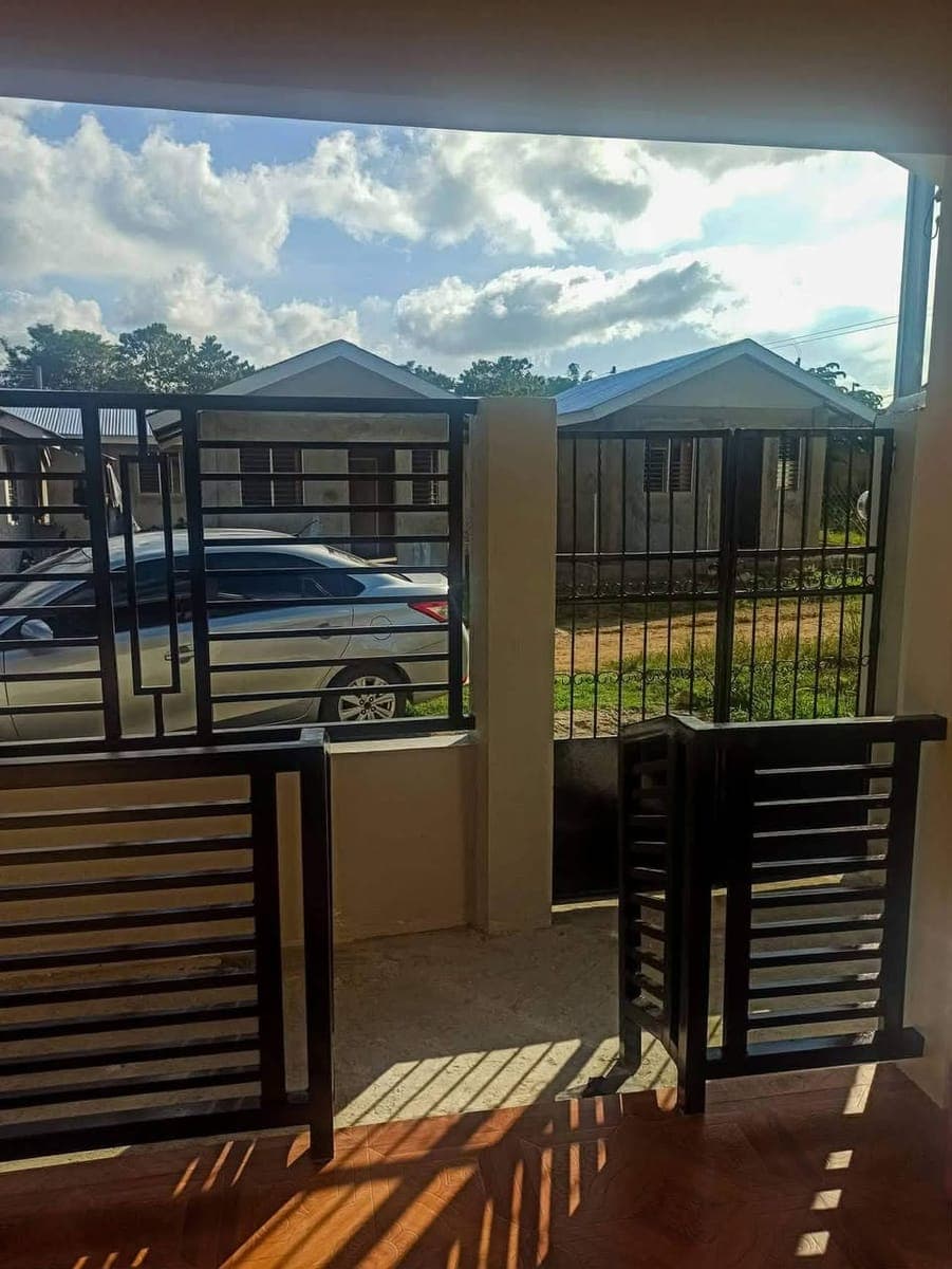 Embrace simple & affordable living with this well-maintained 1 bedroom house & lot, located in the s... - photo 2