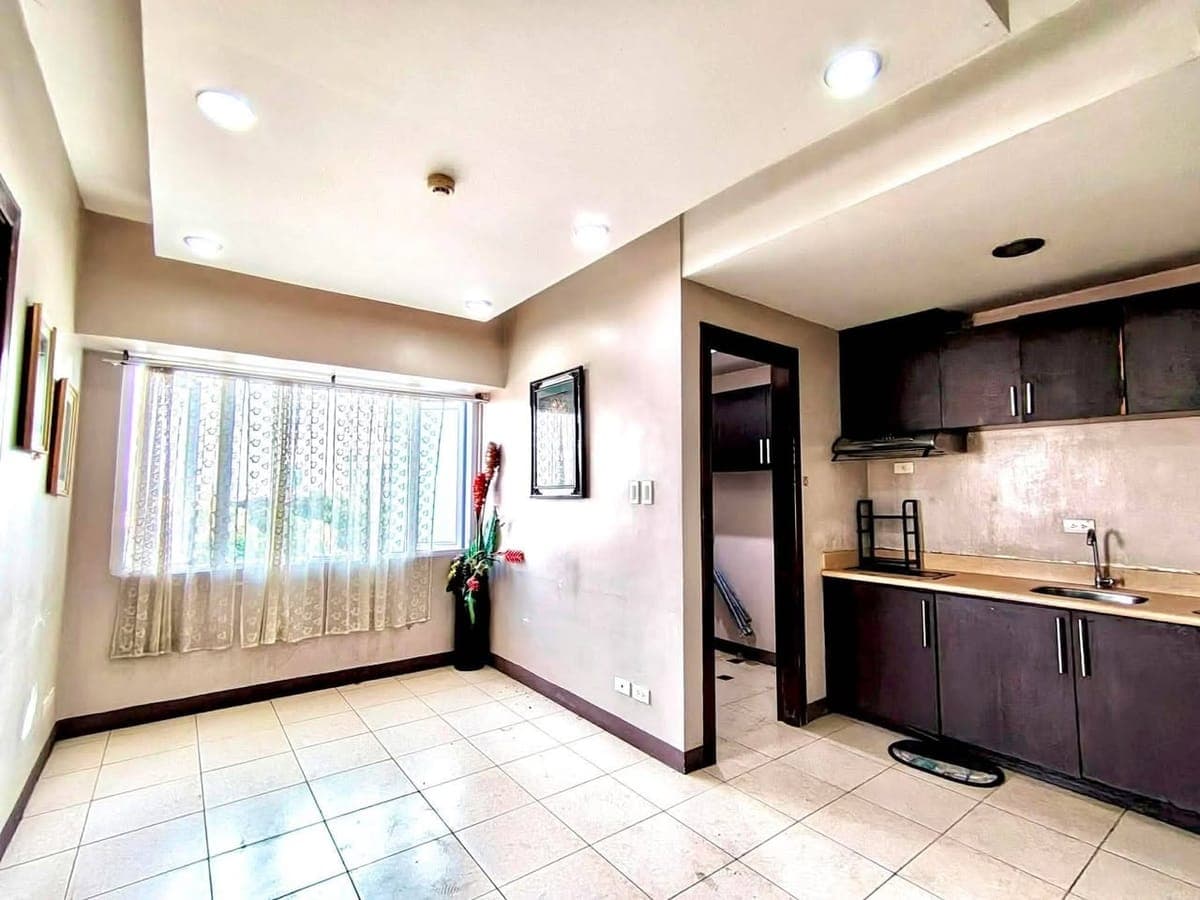 FOR RENT 2 BR BARE UNIT - photo 1