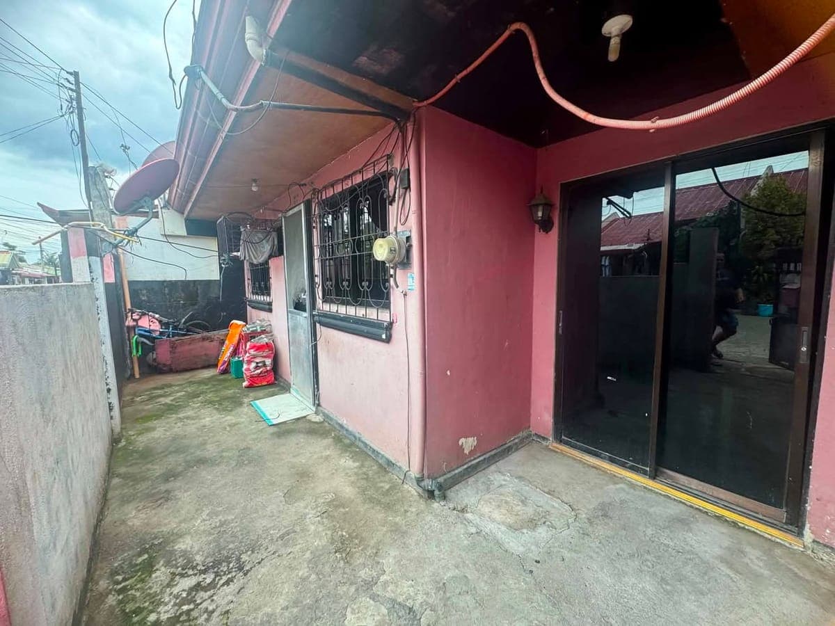 House for Rent @ Bloomingdale iponan - photo 1