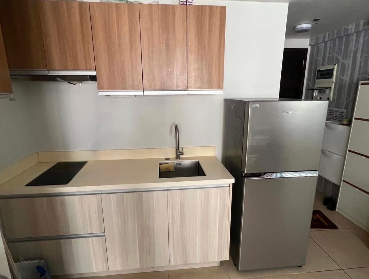 For Lease - photo 1