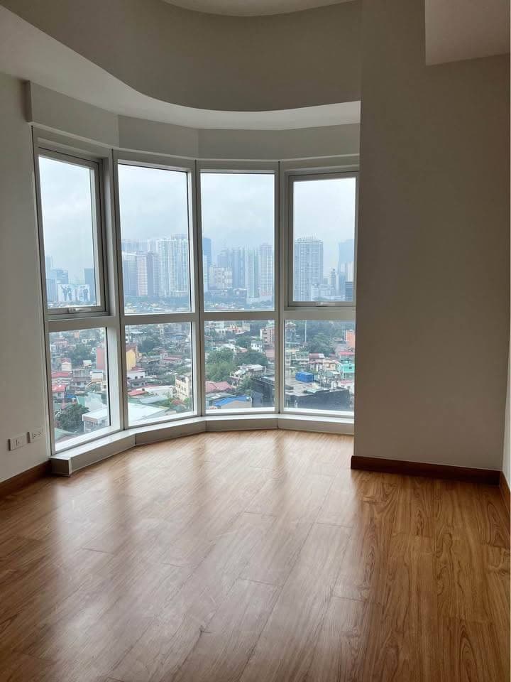 𝐅𝐎𝐑 𝐑𝐄𝐍𝐓: 2BR Condominium with parking and Balcony at Times Square West, Uptown, BGC, Taguig - photo 1