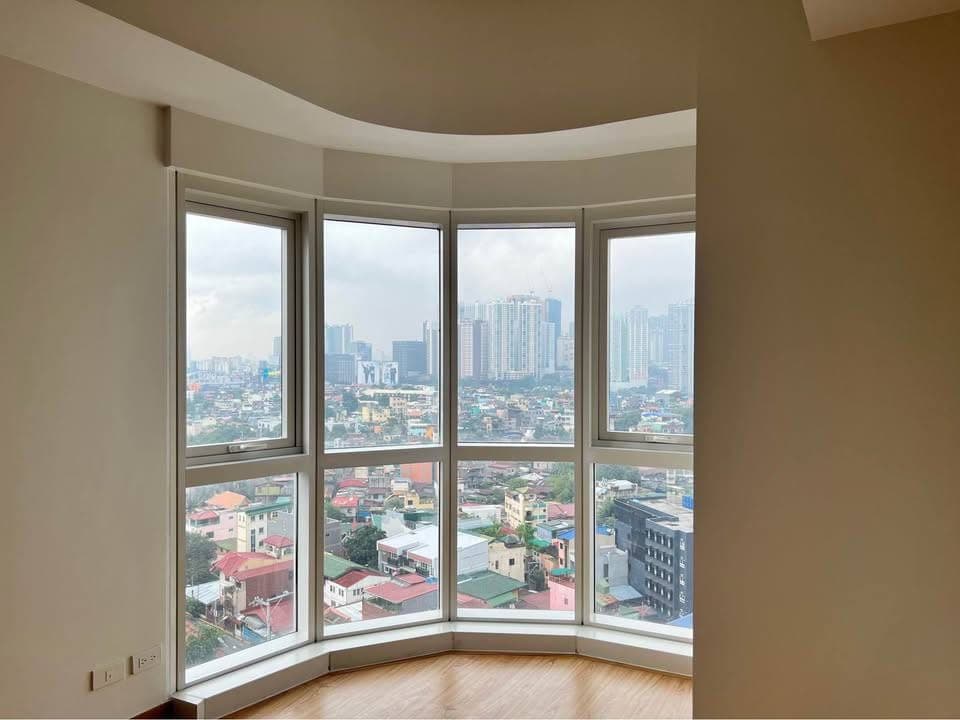 𝐅𝐎𝐑 𝐑𝐄𝐍𝐓: 2BR Condominium with parking and Balcony at Times Square West, Uptown, BGC, Taguig - photo 2