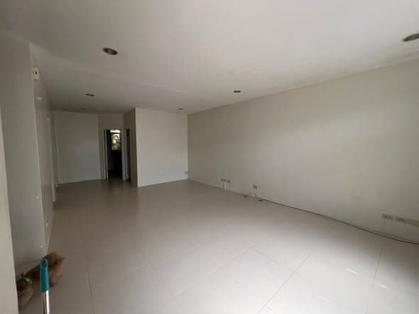 Newly vacant HOUSE FOR RENT: - photo 2
