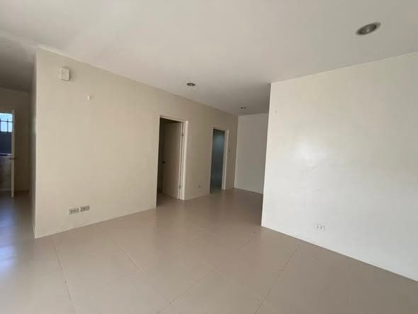 Newly vacant HOUSE FOR RENT: - photo 3