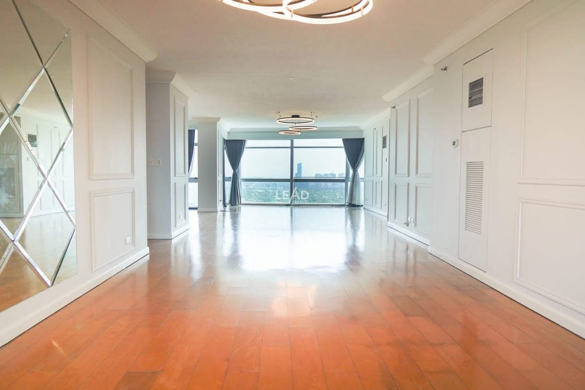 FOR LEASE: P310,000 inclusive of association dues - photo 2