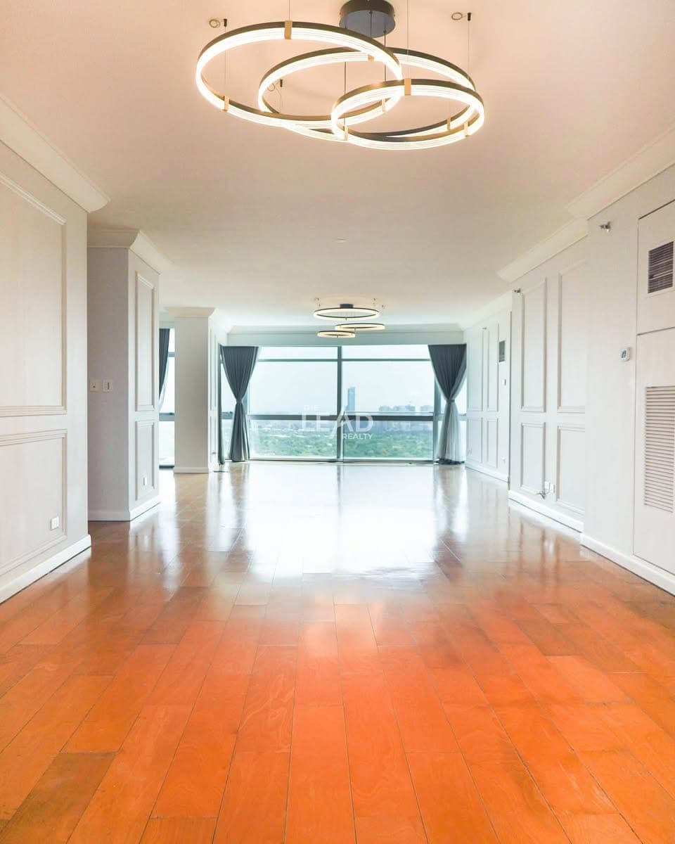 FOR LEASE: P310,000 inclusive of association dues - photo 3