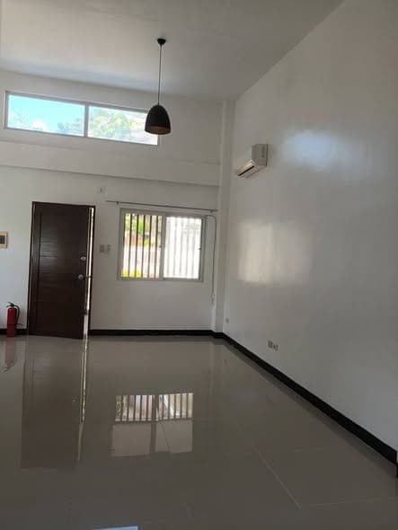 FOR RENT ‼️2BR Apartment  in Busay Lahug Cebu City ‼️Gardenville II with Parking - photo 2