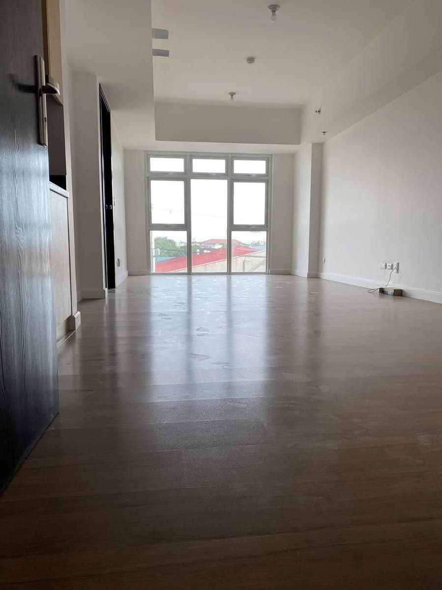 FOR RENT: THE VERANDA 1 BEDROOM - photo 1