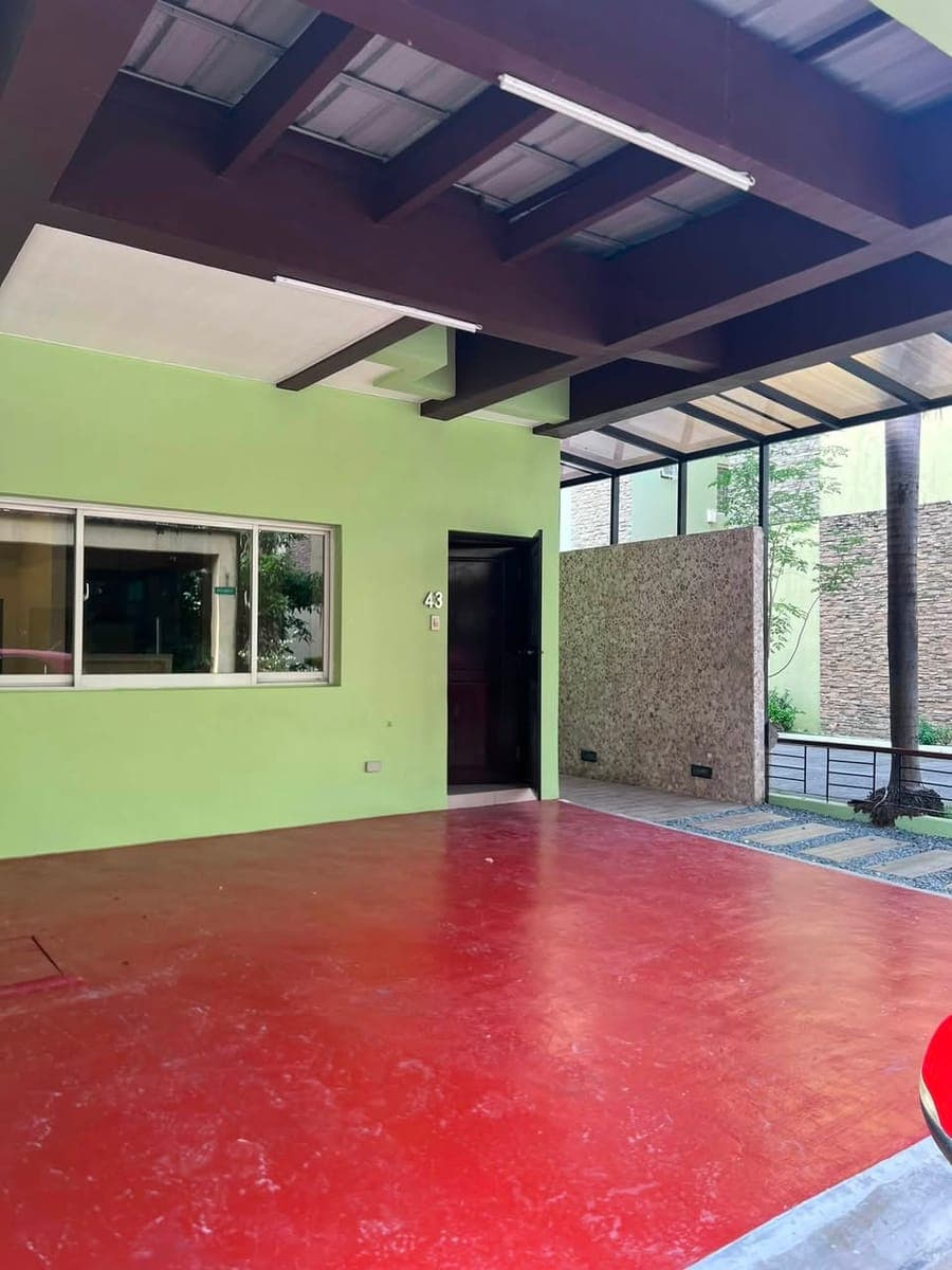 3 Bedroom Unfurnished Townhouse End Unit - photo 3