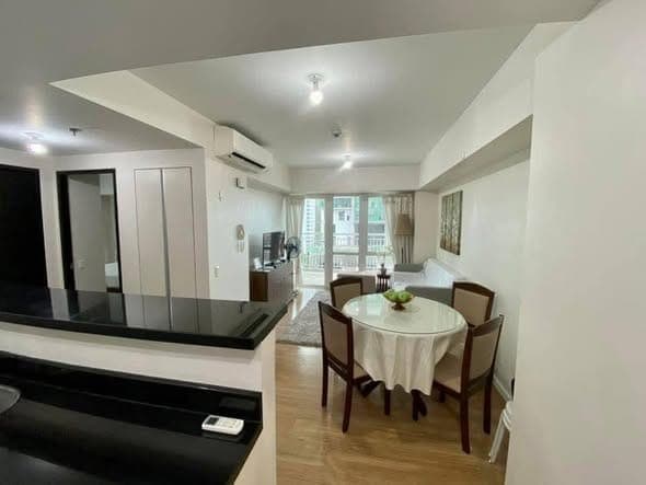 Experience the perfect blend of comfort and convenience in this meticulously maintained 2-bedroom un... - photo 1