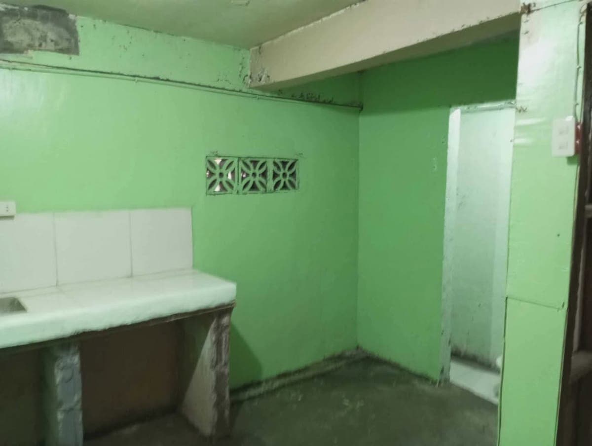 FOR RENT SMALL FAMILY ROOM - photo 5