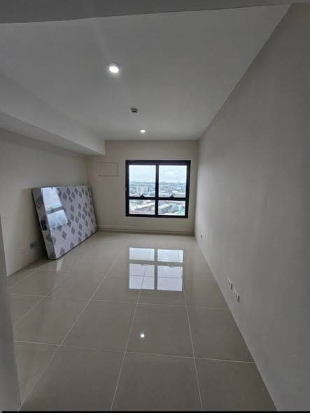 Enjoy a fresh start — be the first to live in this newly turnover Studio Unit at JTower - photo 3