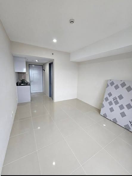 Enjoy a fresh start — be the first to live in this newly turnover Studio Unit at JTower - photo 5