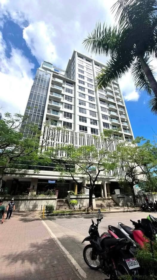 CEBU I.T PARK Furnished 3 Bedroom Condo with Balcony for RENT in the heart of Cebu IT Park.
