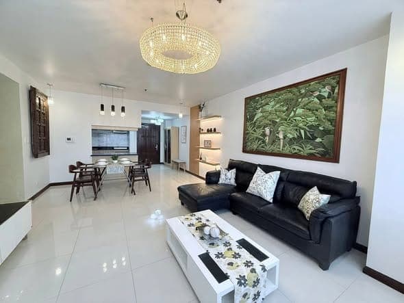 FOR RENT | 3BR Newly Renovated Unit with Parking in - photo 1