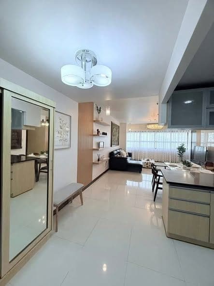 FOR RENT | 3BR Newly Renovated Unit with Parking in - photo 4