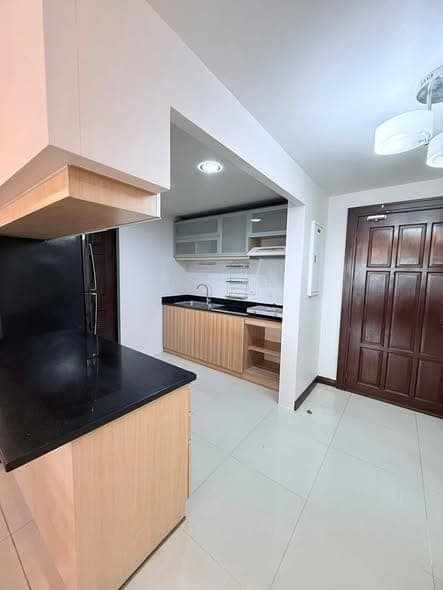 FOR RENT | 3BR Newly Renovated Unit with Parking in - photo 5