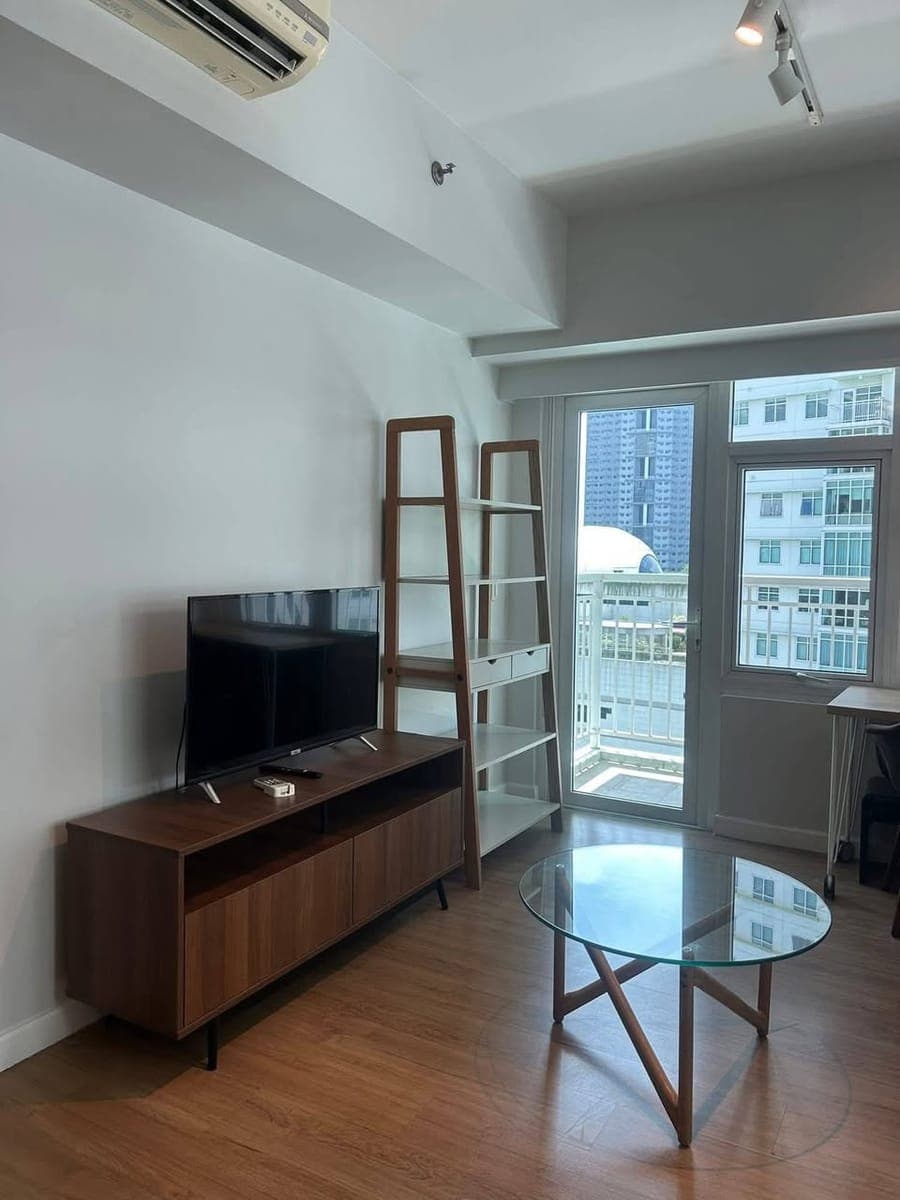 For Lease: 2 BR in The Meranti Tower Two Serendra BGC, Taguig City - photo 2