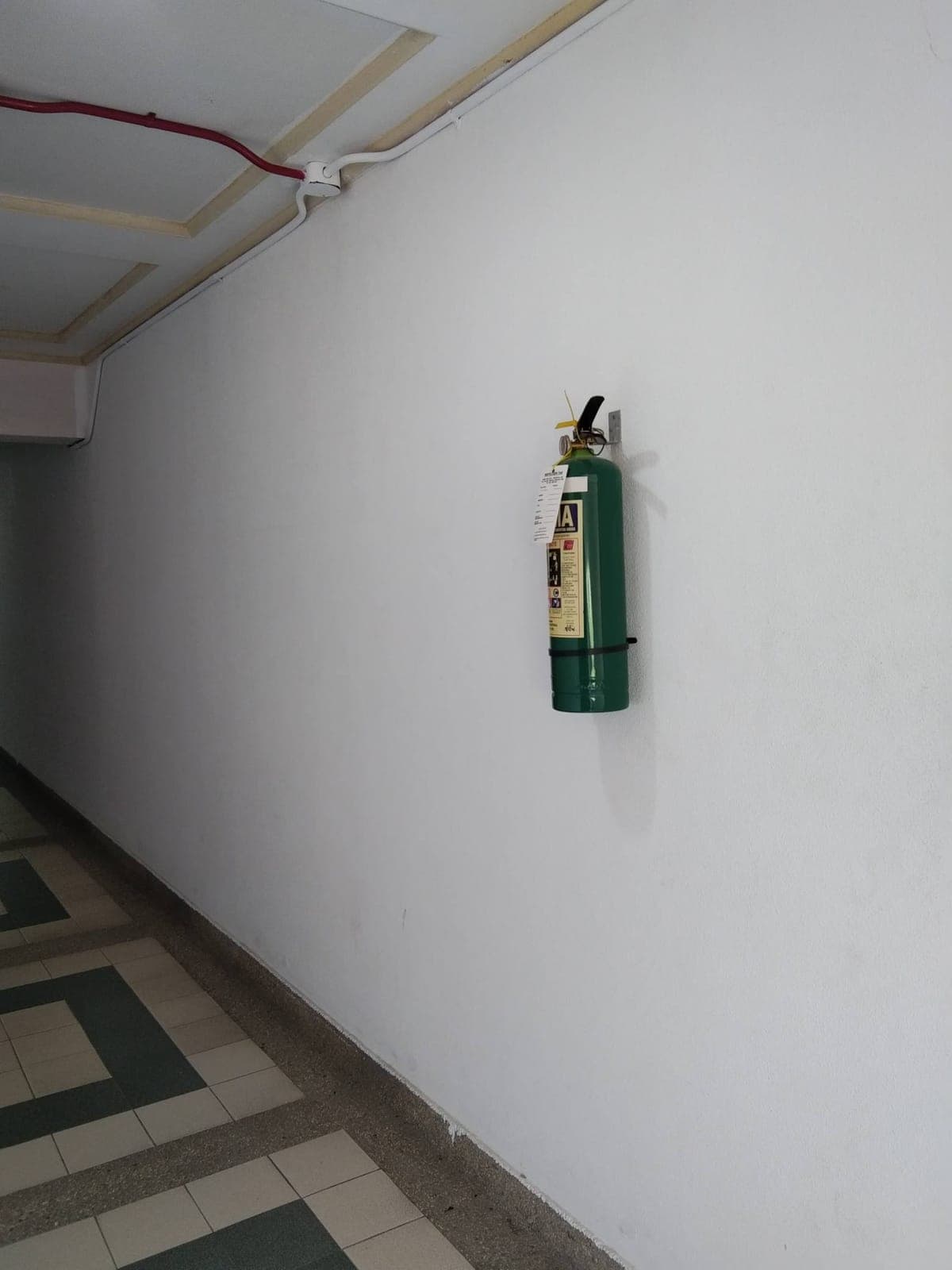 EYES 👀  HERE: CONDO FOR RENT...NEAR AIRPORT.. 👇 🛫 ✈️ - photo 2