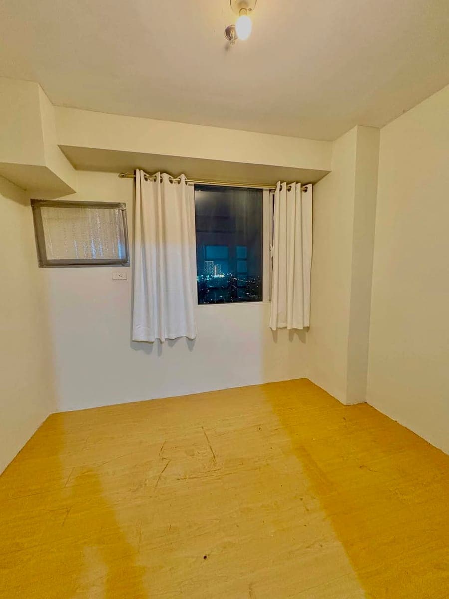 FOR RENT ONE BEDROOM BARE UNIT - photo 2