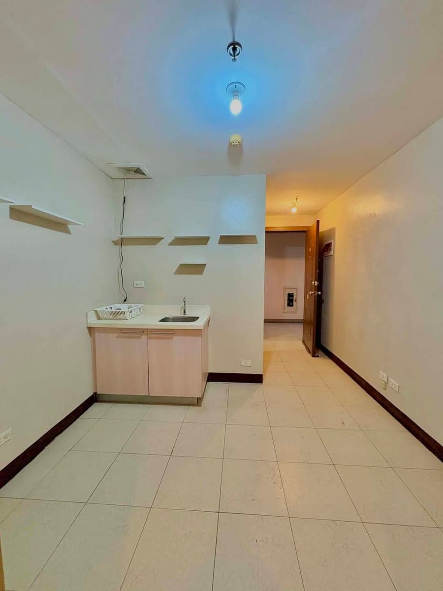FOR RENT ONE BEDROOM BARE UNIT - photo 5