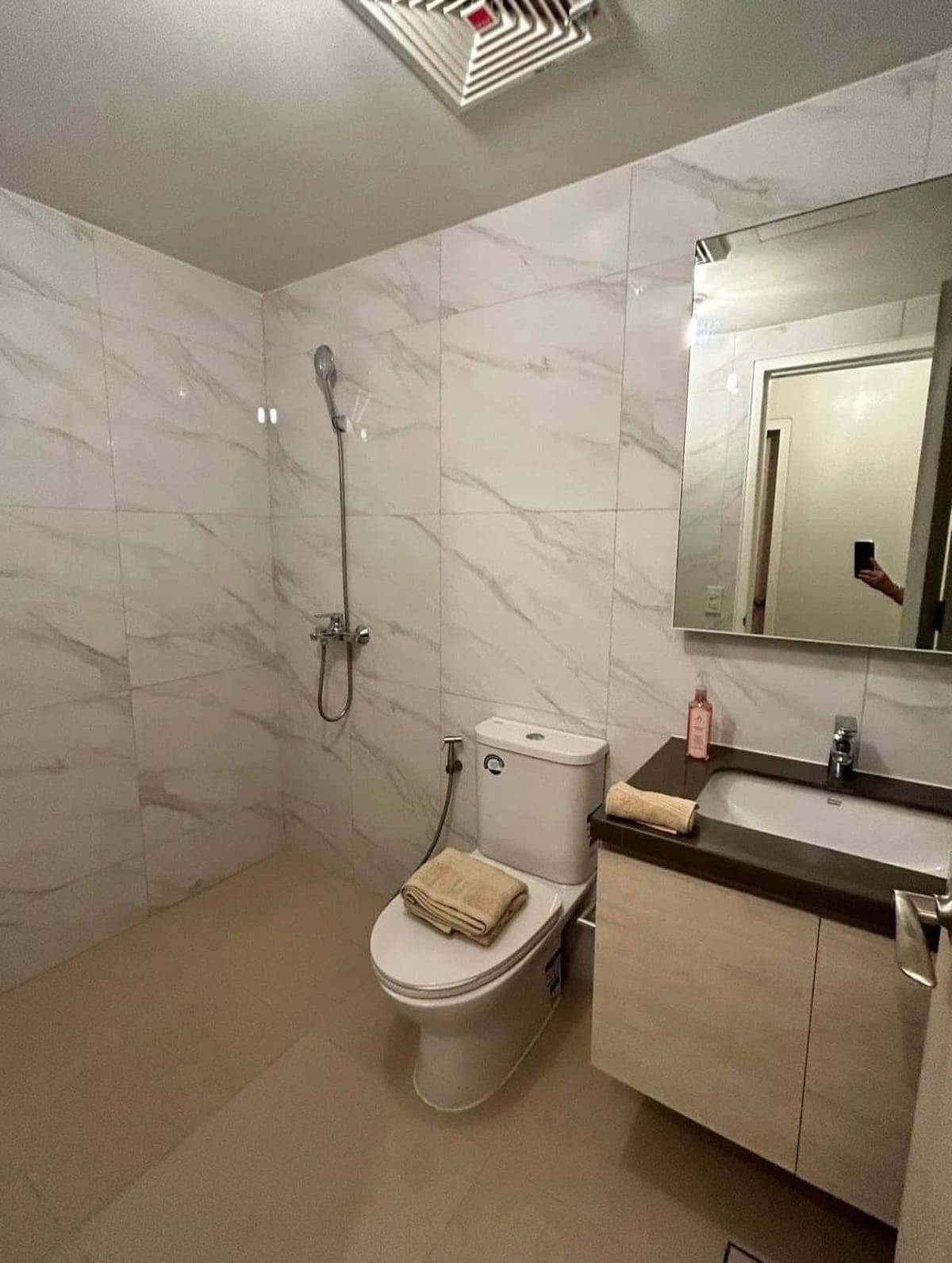 MANDANI BAY Tower 1 with 2-BEDROOMS for rent facing Pool and Parkmall area and located at the 23rd floor. - photo 17