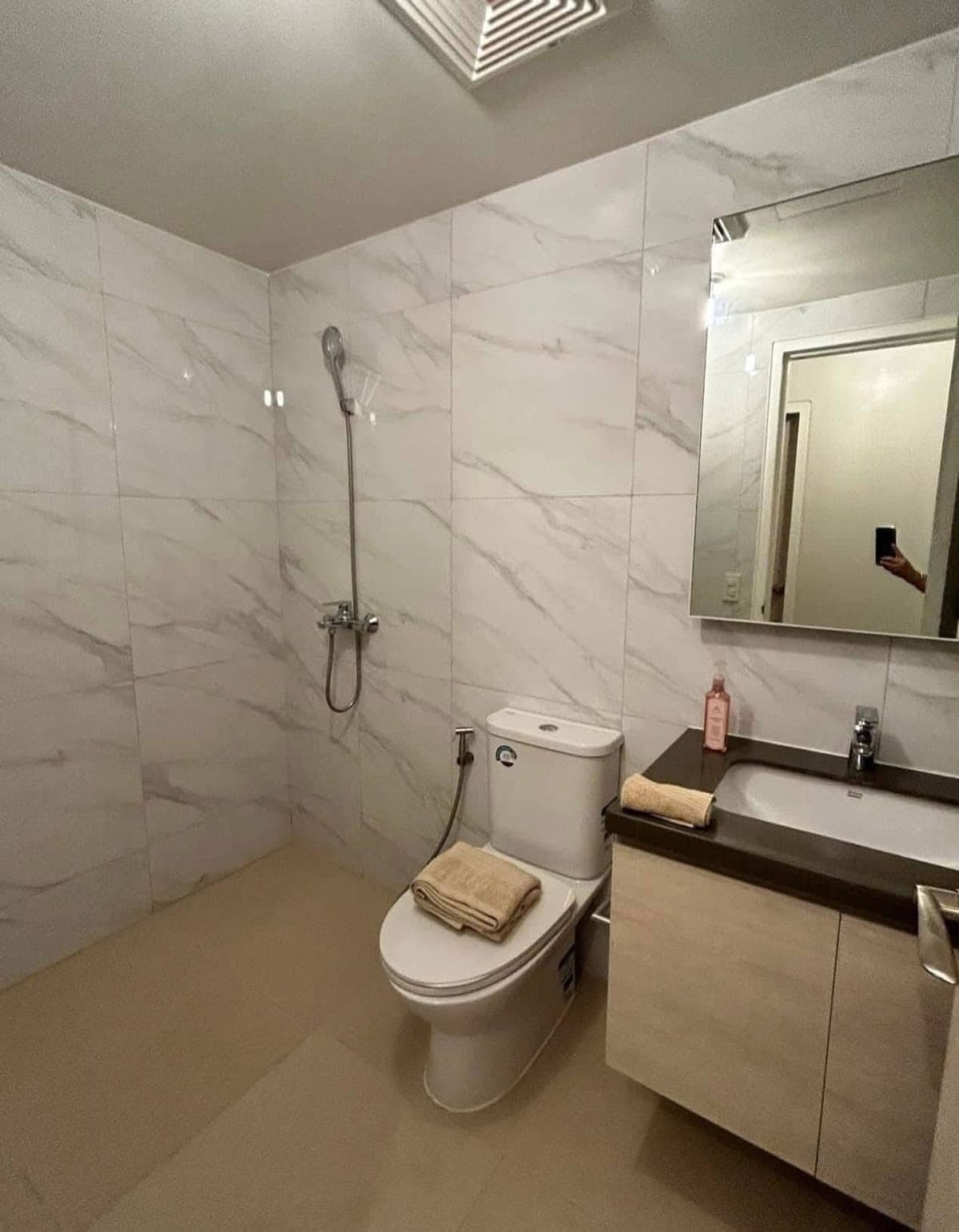 MANDANI BAY Tower 1 with 2-BEDROOMS for rent facing Pool and Parkmall area and located at the 23rd floor. - photo 19