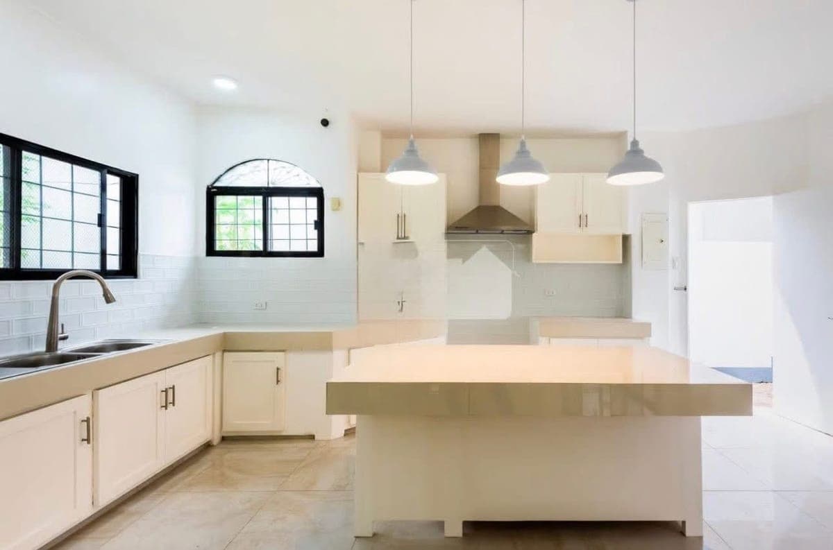 🏡HOUSE FOR RENT IN MARIA LUISA ESTATE PARK - photo 14