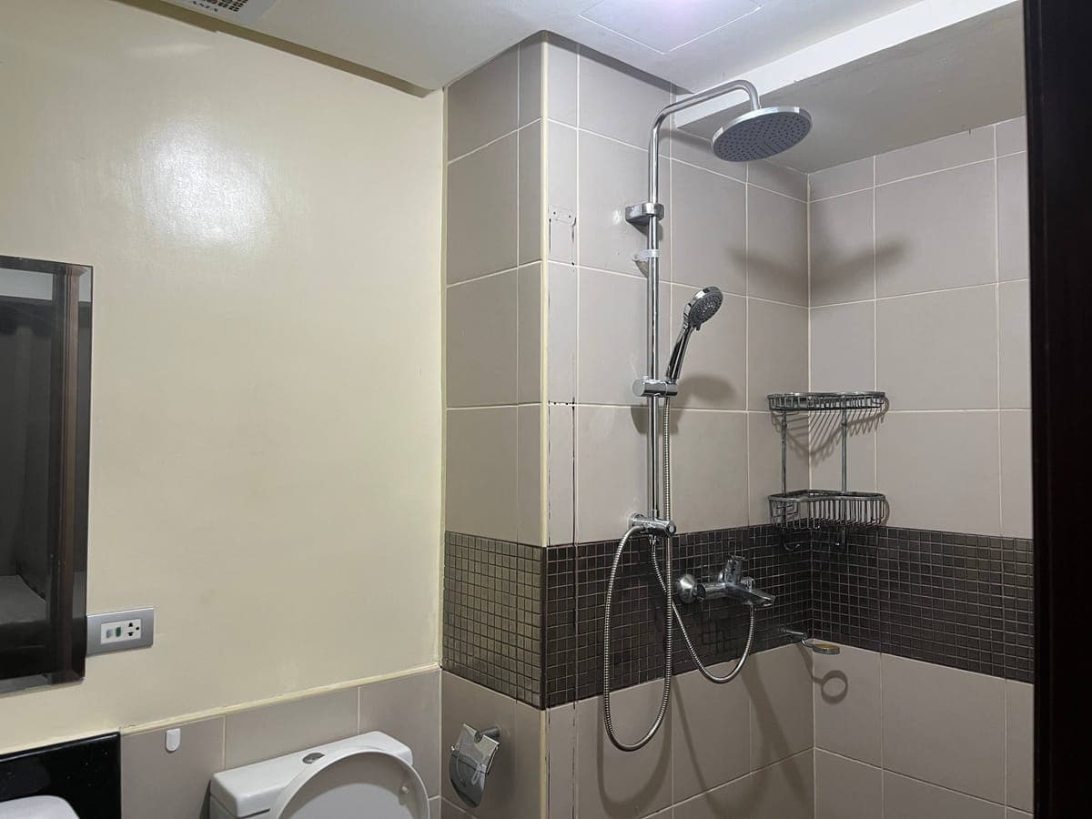 FOR RENT: Fully furnished 1 Bedroom Unit with balcony in LAHUG near AYALA MALL and JY MALL - photo 2