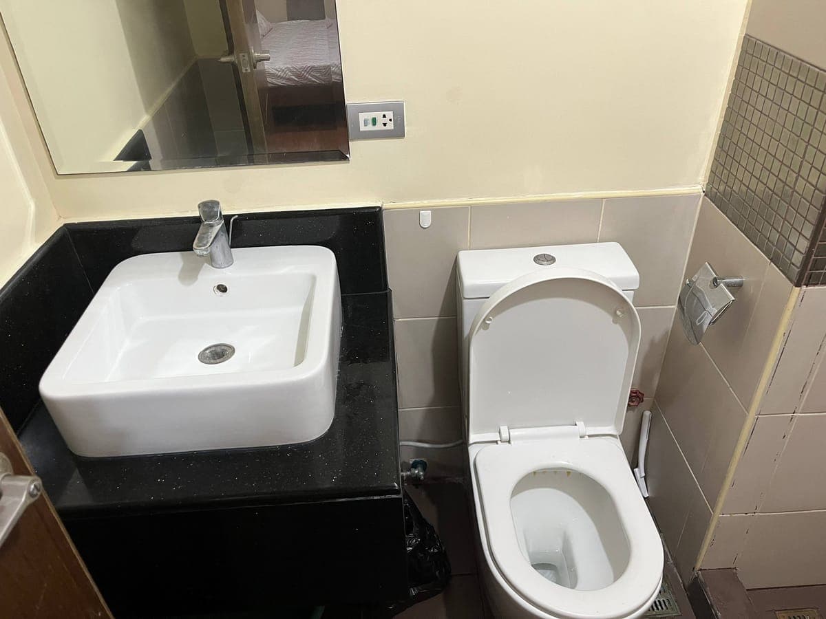 FOR RENT: Fully furnished 1 Bedroom Unit with balcony in LAHUG near AYALA MALL and JY MALL - photo 3