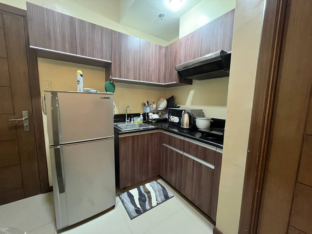 FOR RENT: Fully furnished 1 Bedroom Unit with balcony in LAHUG near AYALA MALL and JY MALL - photo 4