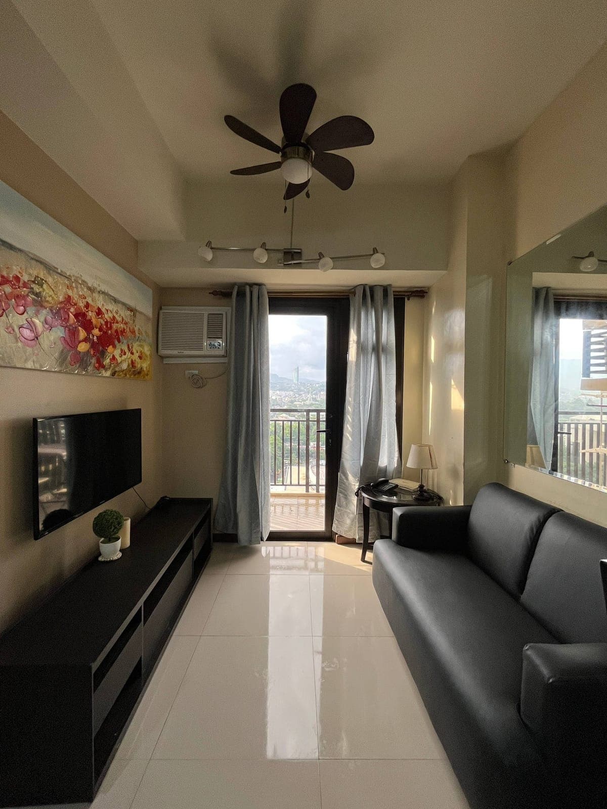 FOR RENT: Fully furnished 1 Bedroom Unit with balcony in LAHUG near AYALA MALL and JY MALL - photo 5