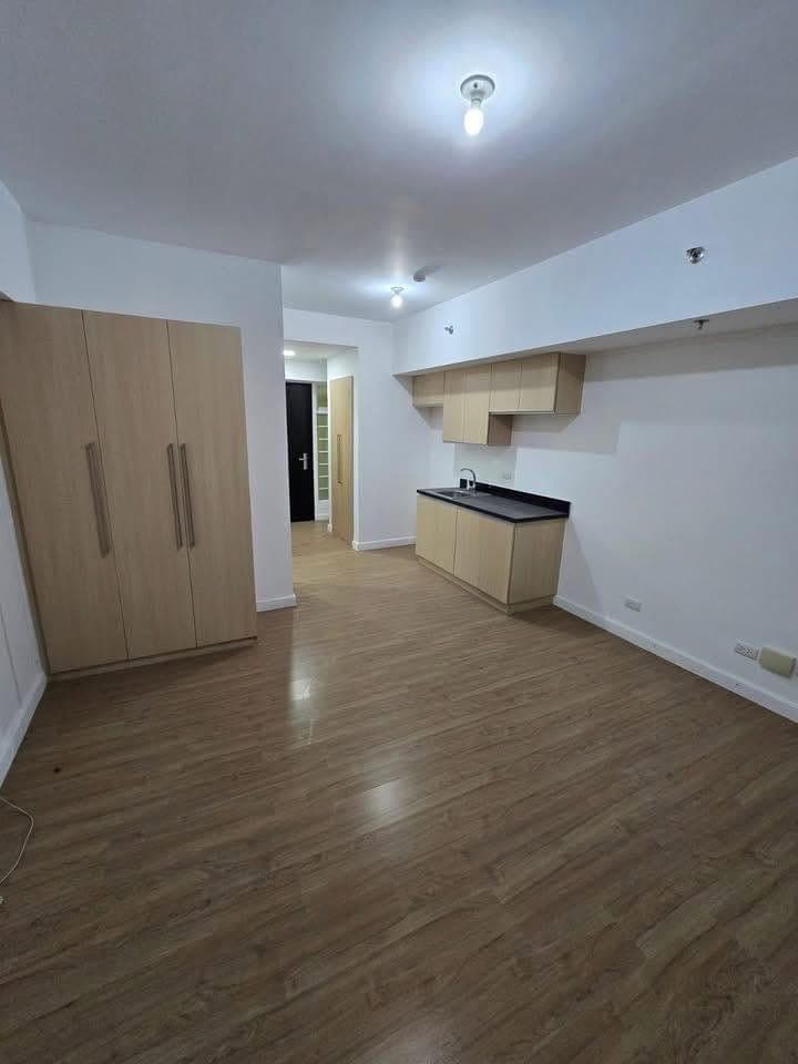 FOR RENT : THE VERANDA STUDIO UNIT - photo 2