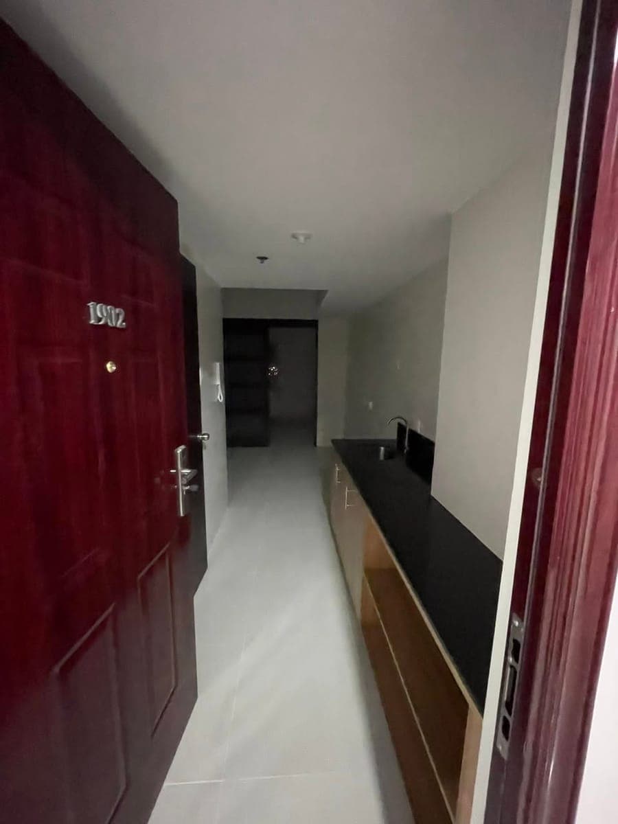 🏢 FOR RENT – 1BR Bare Unit - photo 2