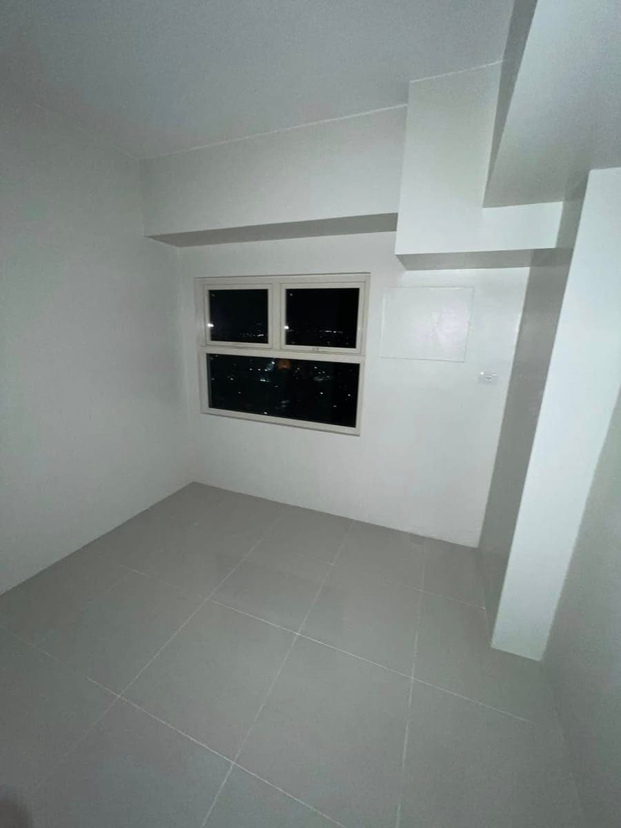 🏢 FOR RENT – 1BR Bare Unit - photo 4