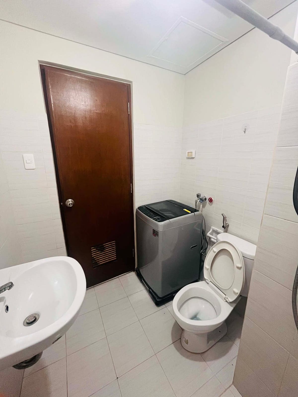 Studio unit with Balcony. - photo 3